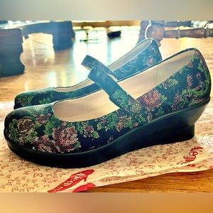 Alegria flare winter garden floral printed wedge Mary Janes. Women’s size 10